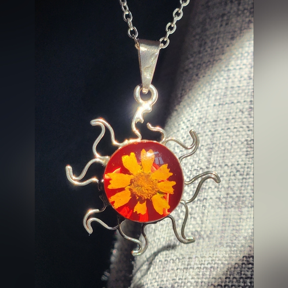Daisy Sunburst Necklace